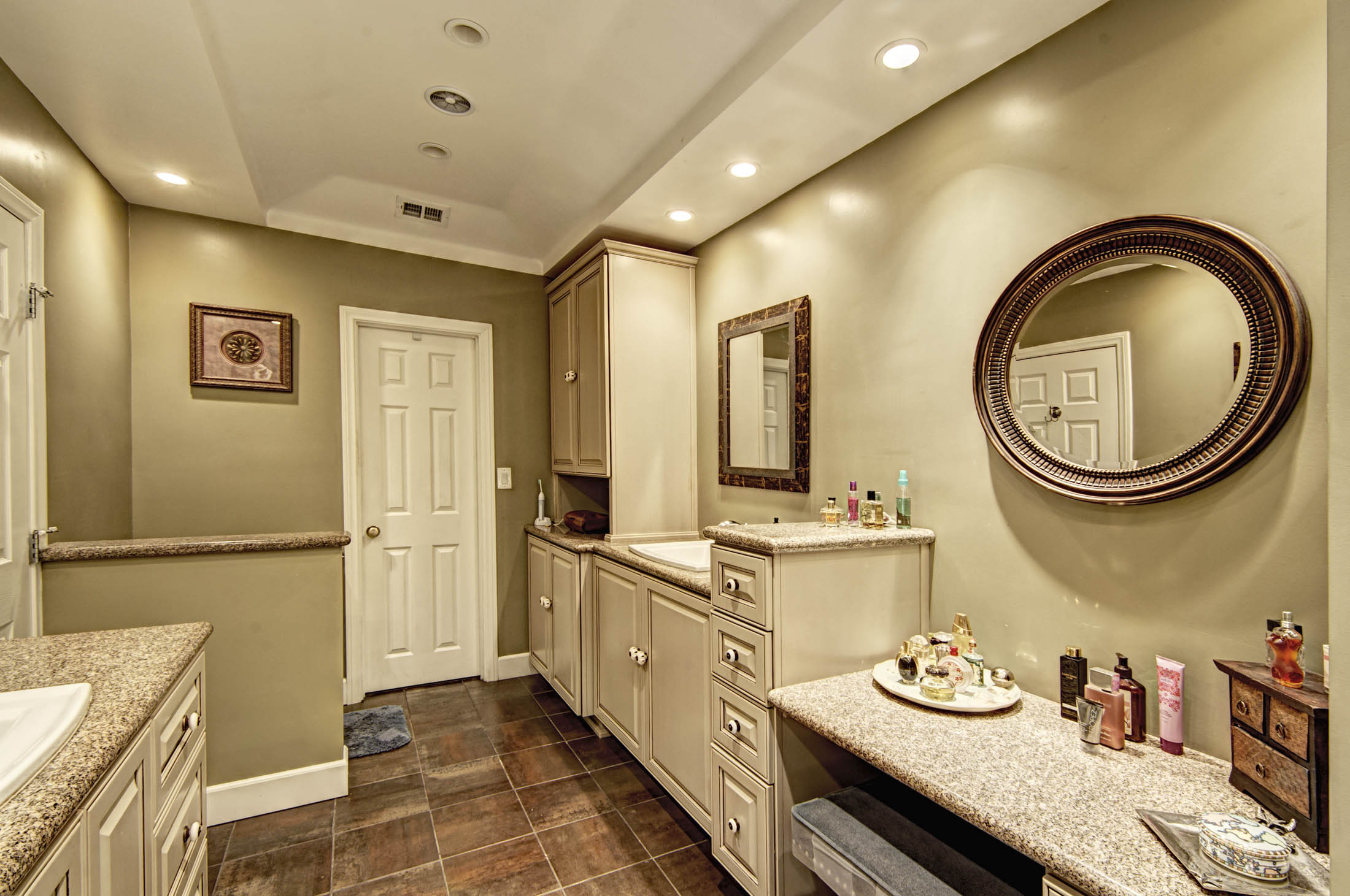 29-Master Bath-2